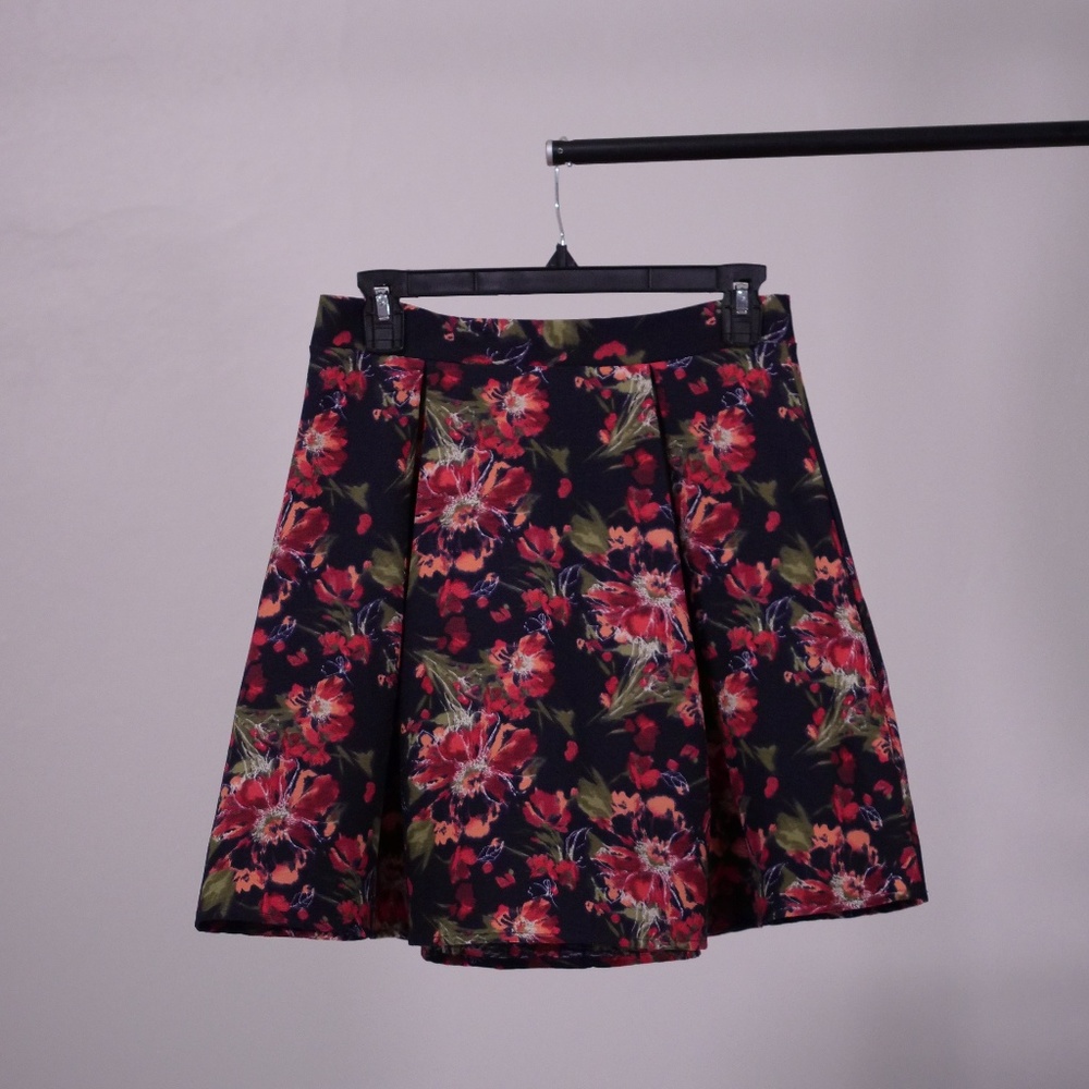 Everly Floral Semi-Pleated Skirt